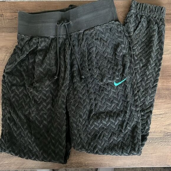 Nike Chevron Textured Joggers Green Small - Picture 2 of 4